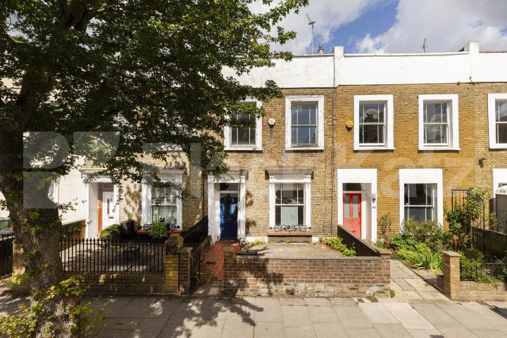 5 double bedrooms 2 bathrooms and garden within a period house  Windsor Road, Holloway